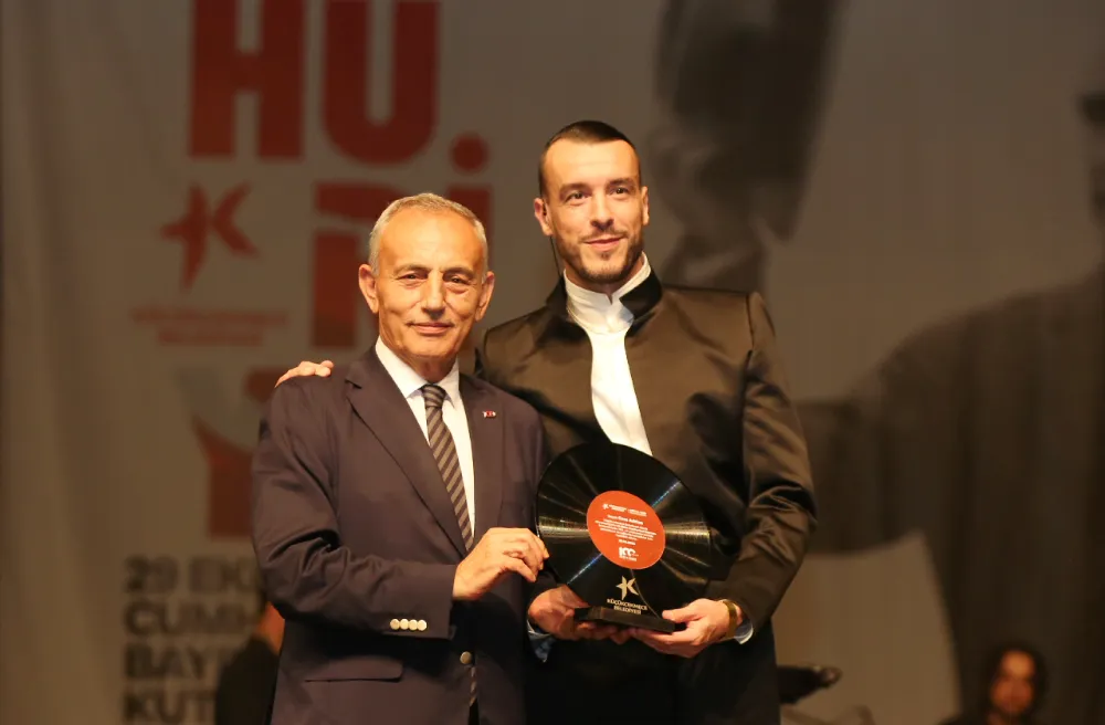 KÜÇÜKÇEKMECE’DE CUMHURİYET’İN 100. YAŞINA COŞKULU KUTLAMA