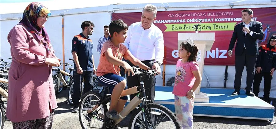 Gaziosmanpaşa Belediyesi Depremzede Çocuklara Bisiklet Hediye Etti