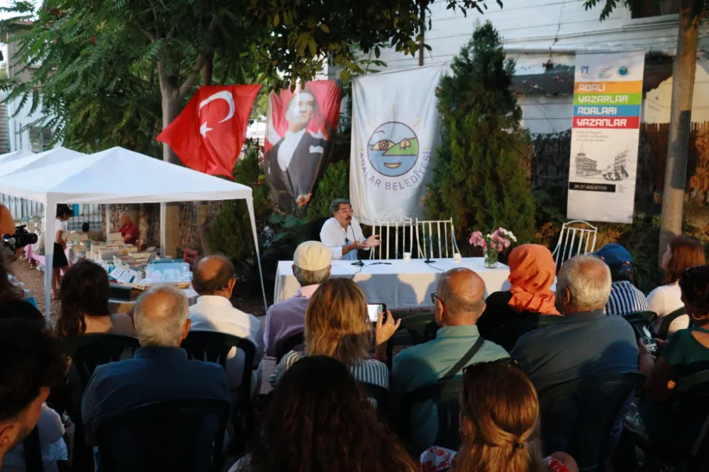 ADALI YAZARLAR VE KITAPLARI OKURLARIYLA BULUŞTU