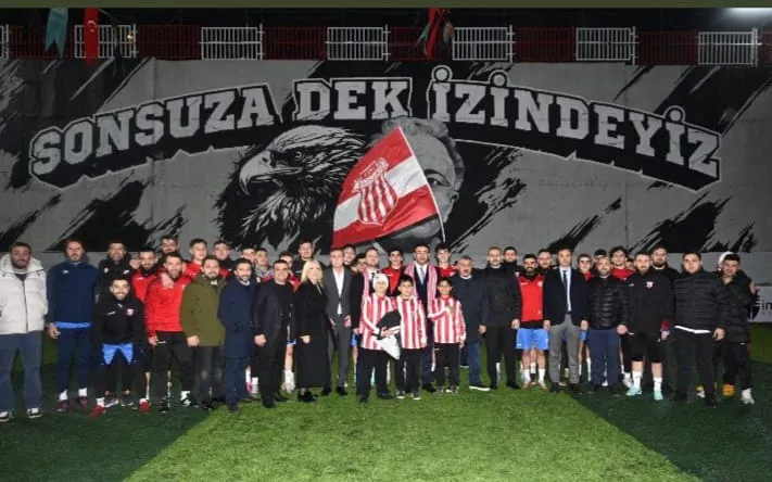 Rıza Akpolat ve Fahrettin Çırak Dikilitaş Çim saha açılışına katıldı.