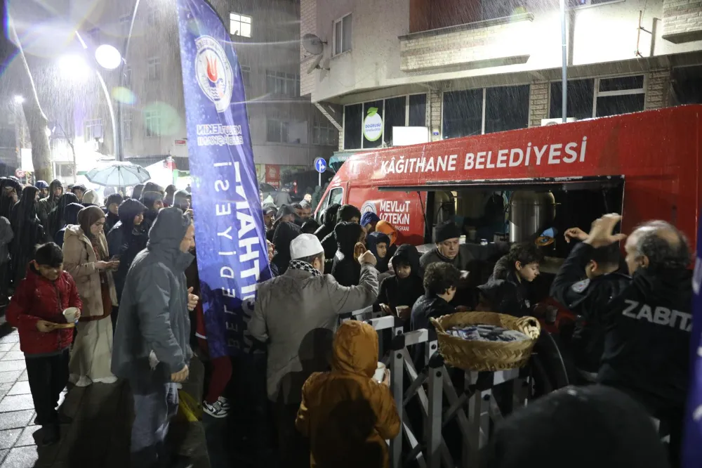 KÂĞITHANE’DE GENÇLİK UYANIYOR, DUADA BULUŞUYOR