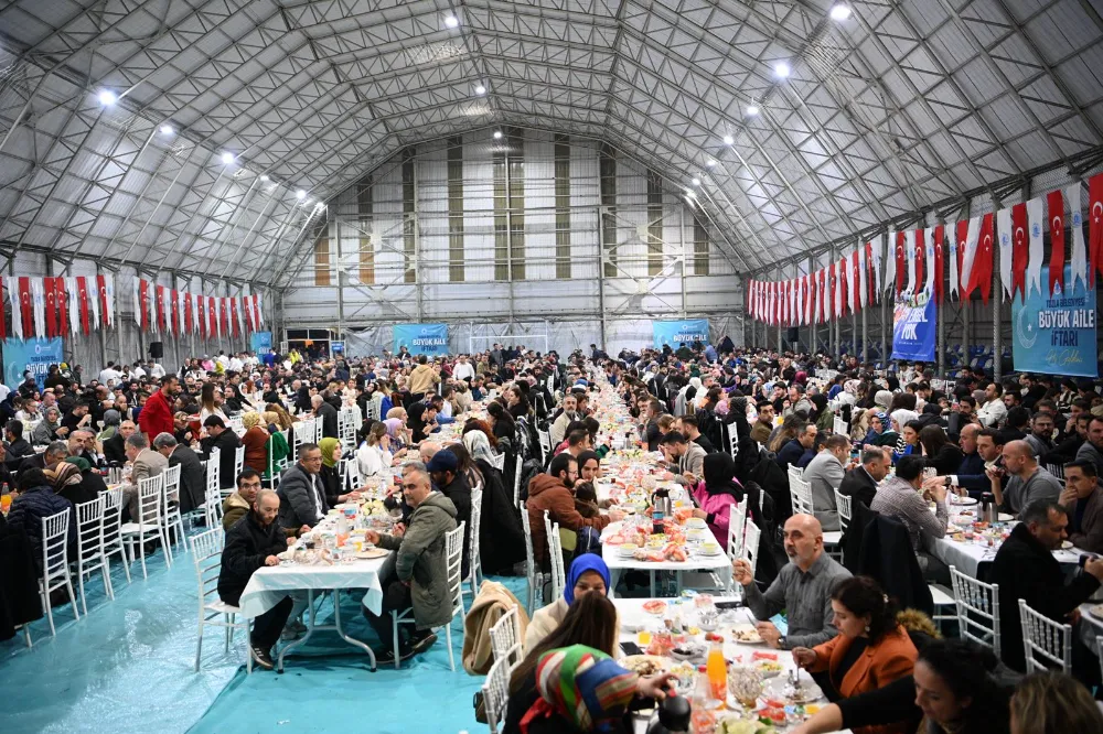 Tuzla’nın dönüşümünde ekip ruhu: Belediye Başkanı ve personel iftarda buluştu