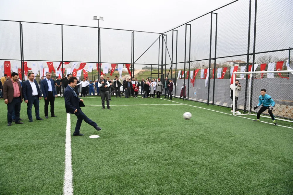 Tuzla Belediyesi, Tepeören Mahallesi’ne halı saha kazandırdı   