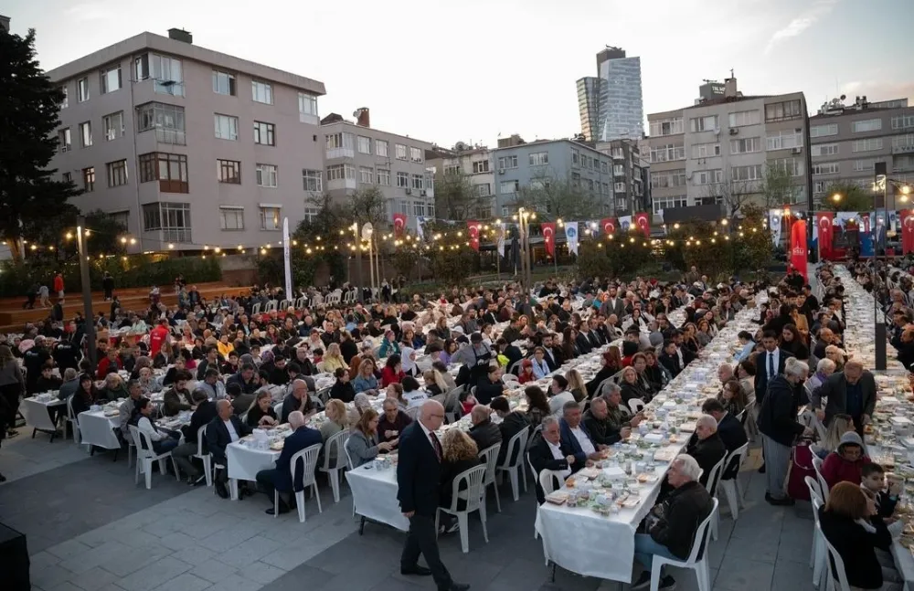 ŞİŞLİ’DE 3 BİN KİŞİ KADİR GECESİ’NDE, MEYDAN İFTARINDA BULUŞTU