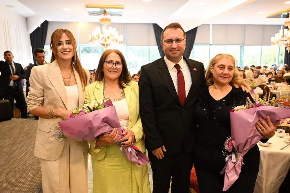 BAŞKAN BAHÇETEPE, ANNELER GÜNÜ’NÜ KUTLADI , İSTANBUL GAZETEM 