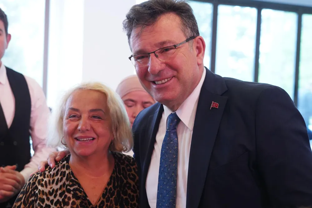 BAŞKAN AKSU, SARIYERLİ ANNELERİN GÜNÜNÜ KUTLADI, İstanbul Gazetem Sarıyer 
