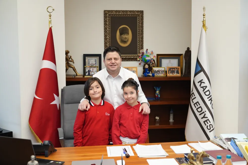 Başkan Mesut Kösedağı, 23 Nisan temsili devir töreni kapsamında başkanlık koltuğunu devretti.