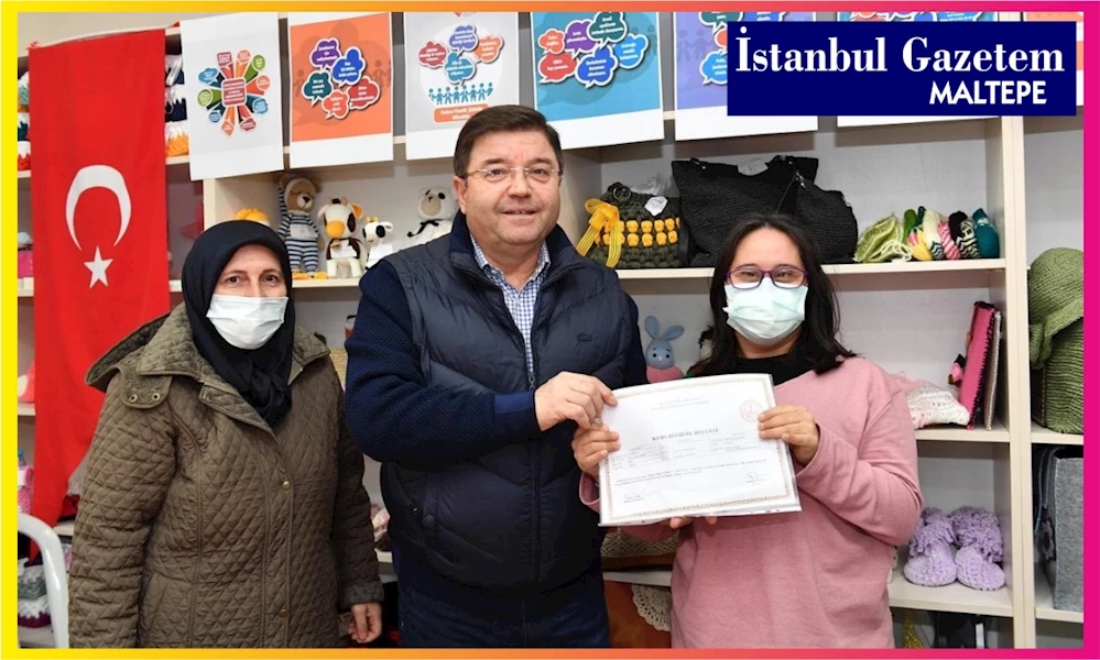 Belediye Başkanı Ali Kılıç tek tek çocuklarla ilgilenerek yeni yıllarını kutladı.