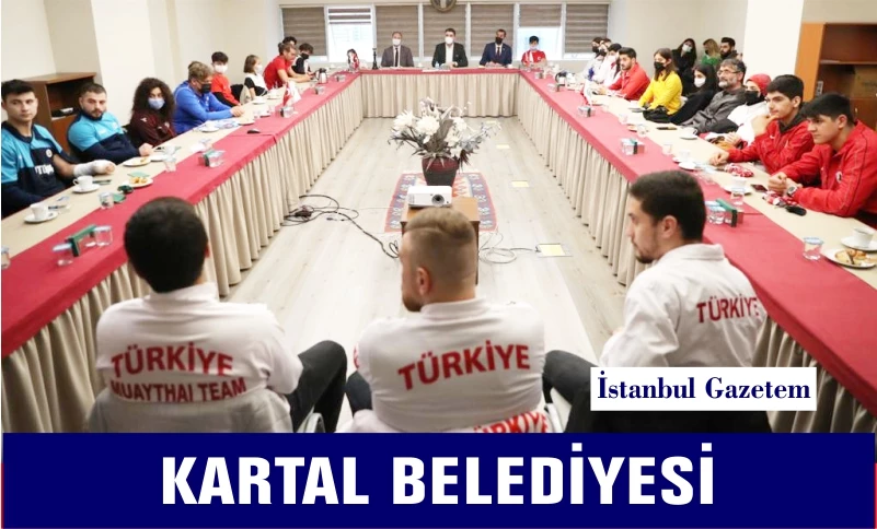 Başkan Gökhan Yüksel ödüllü sporcularla bir araya geldi
