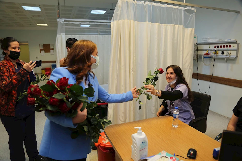 -BAŞKAN YAZICI’DAN TUZLA DEVLET HASTANESİ’NDEKİ ANNELERE SÜRPRİZ