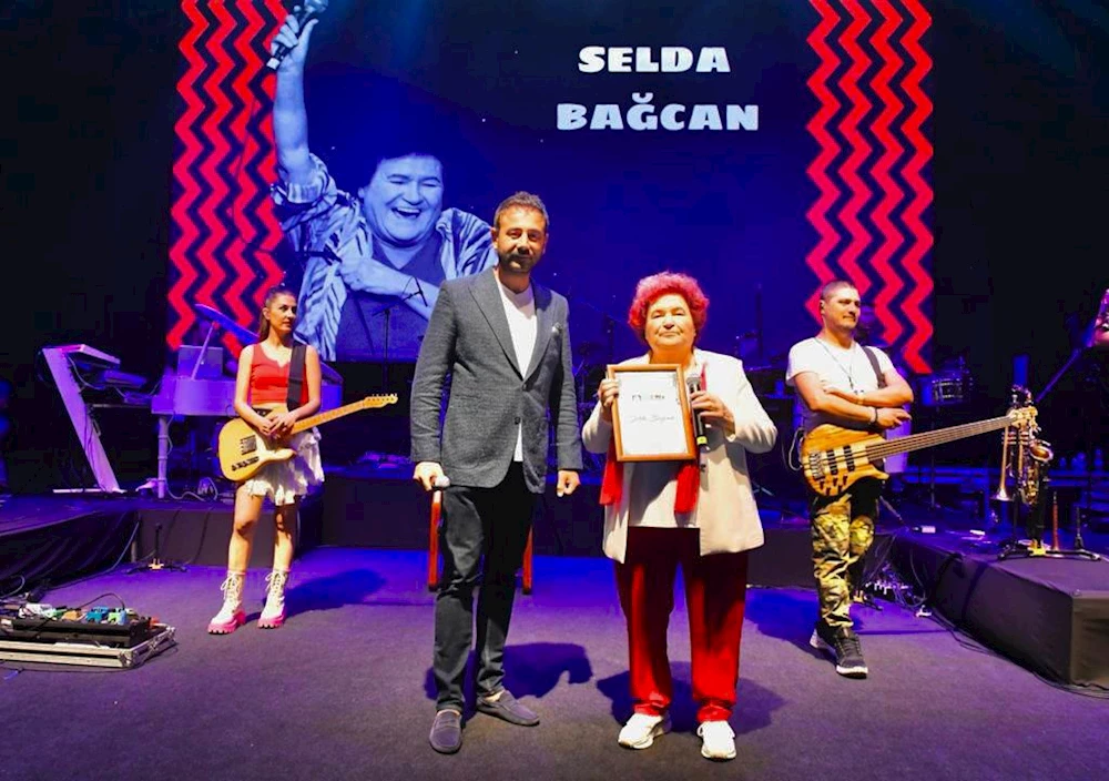 SELDA BAĞCAN, BEŞİKTAŞ’TA KONSER VERDİ