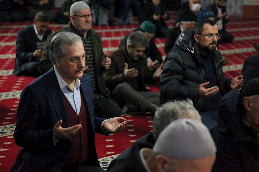 AK PARTİ KARTAL TEŞKİLATI MERHUM ADNAN KAHVECİ’Yİ GELENEKSEL DUA PROGRAMINDA ANDI
