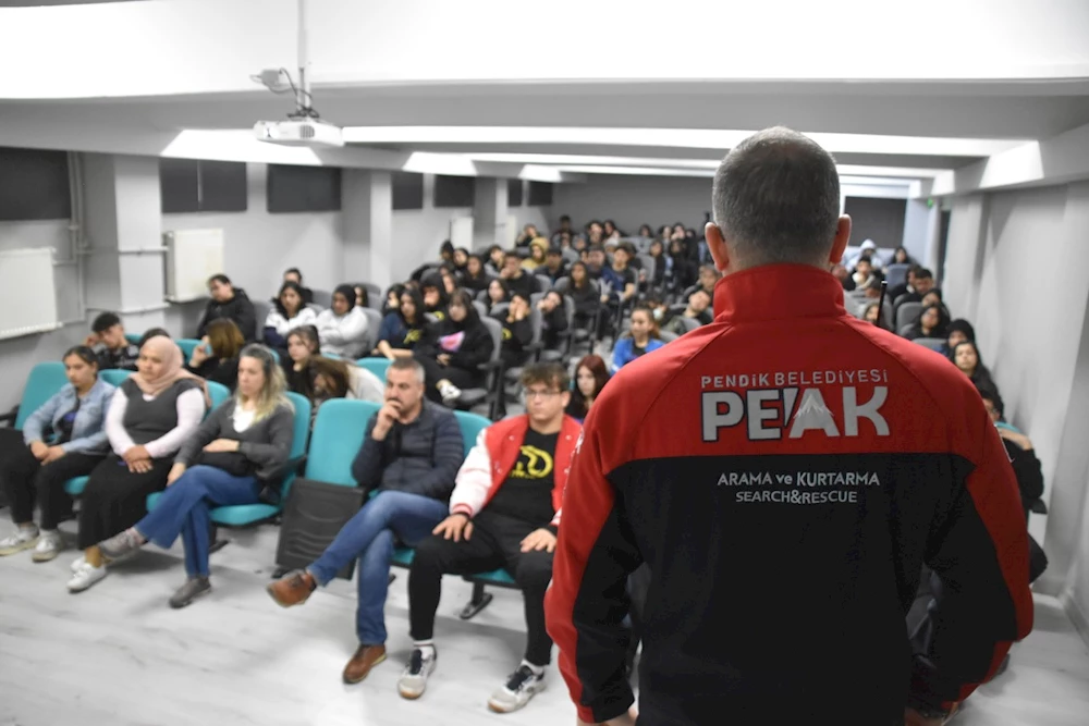 Pendik Belediyesi Arama ve Kurtarma ekipleri okullarda afet bilinci eğitimi veriyor