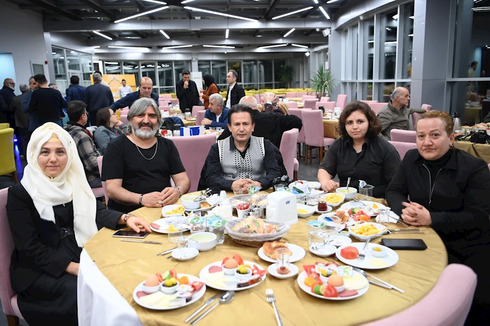 BAŞKAN YAZICI, GAZETECİ VE RADYOCULARLA SAHUR PROGRAMINDA BULUŞTU